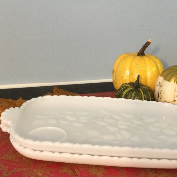 2 Vintage Milk Glass Hazel Atlas Milkglass Snack Plates - Picture 4 of 10